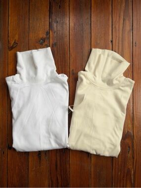 NWT Hasting & Smith turtlenecks beige & white